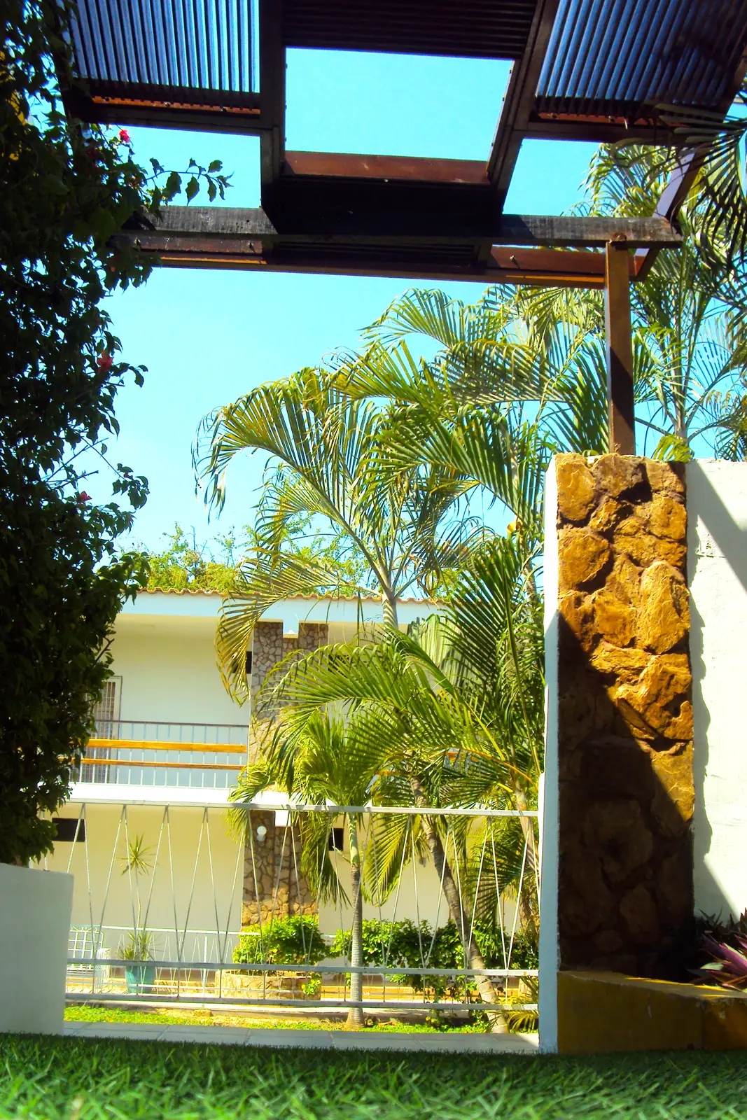 Pérgola que da al jardín